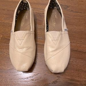 Toms size 7 cream color